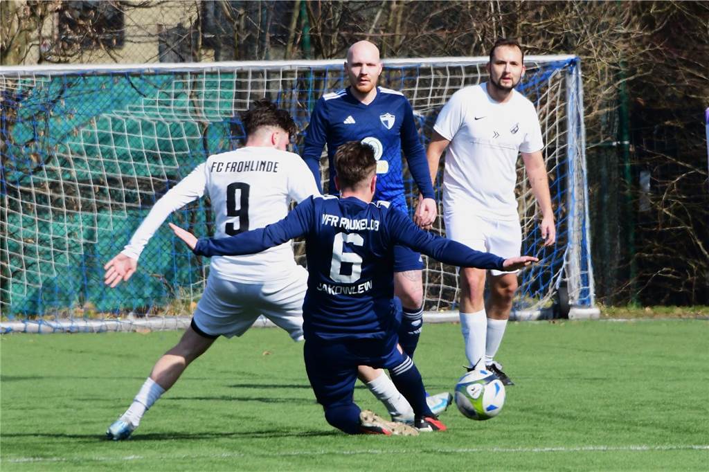 Der Jubel war groß bei der Frohlinder Reserve: Der FCF III gewann das Topspiel gegen den VfR Rauxel.