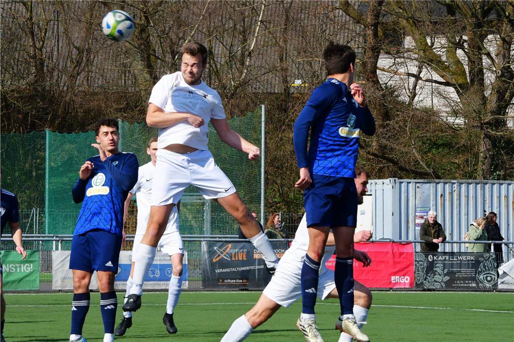 Der Jubel war groß bei der Frohlinder Reserve: Der FCF III gewann das Topspiel gegen den VfR Rauxel.