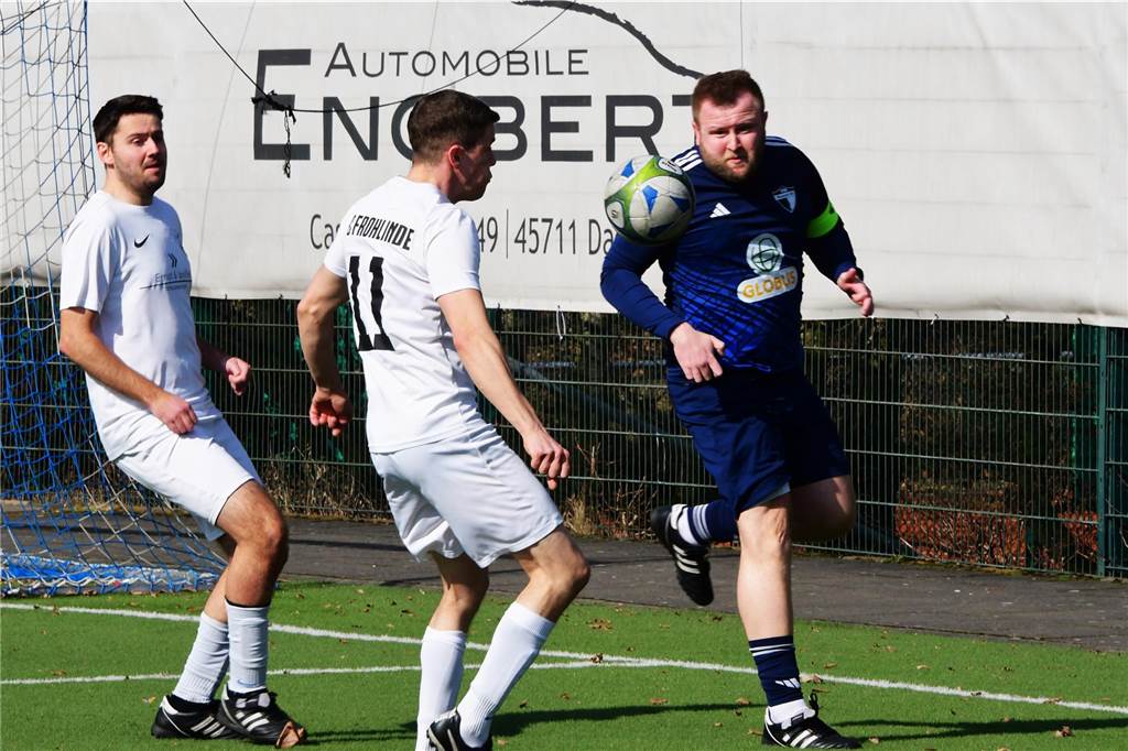 Der Jubel war groß bei der Frohlinder Reserve: Der FCF III gewann das Topspiel gegen den VfR Rauxel.
