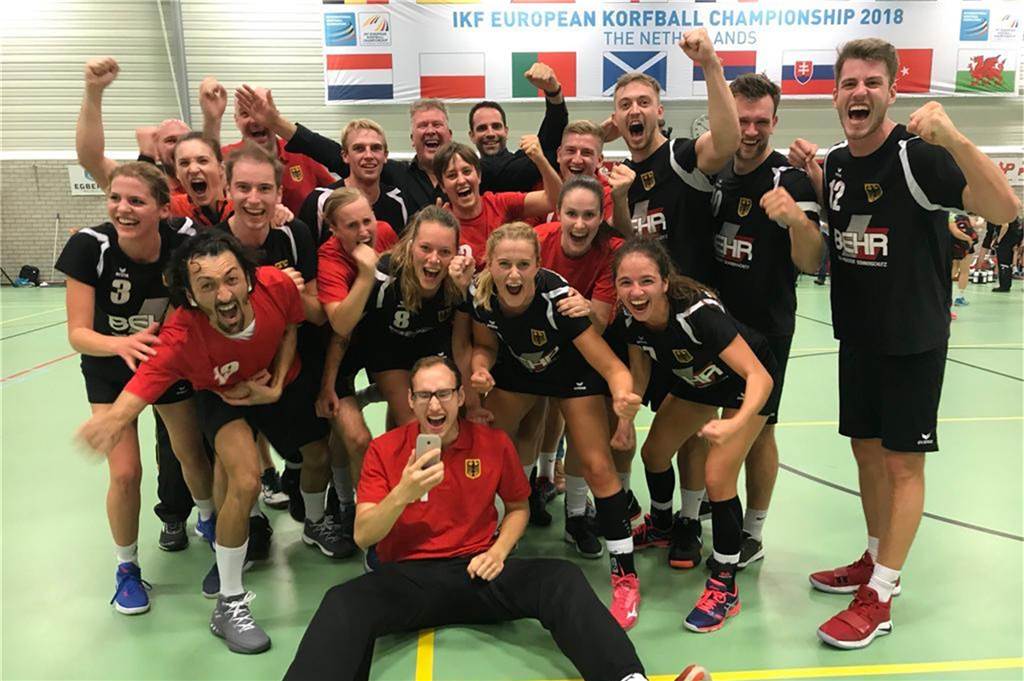 Sind Sie der Bierhoff des Korfballs, Jochen Schittkowski? Der Teammanager im Interview Der Jubel war groß nach dem Erfolg in der Gruppenphase über die favorisierten Belgier. Das deutsche Team gewann mit 20:18.