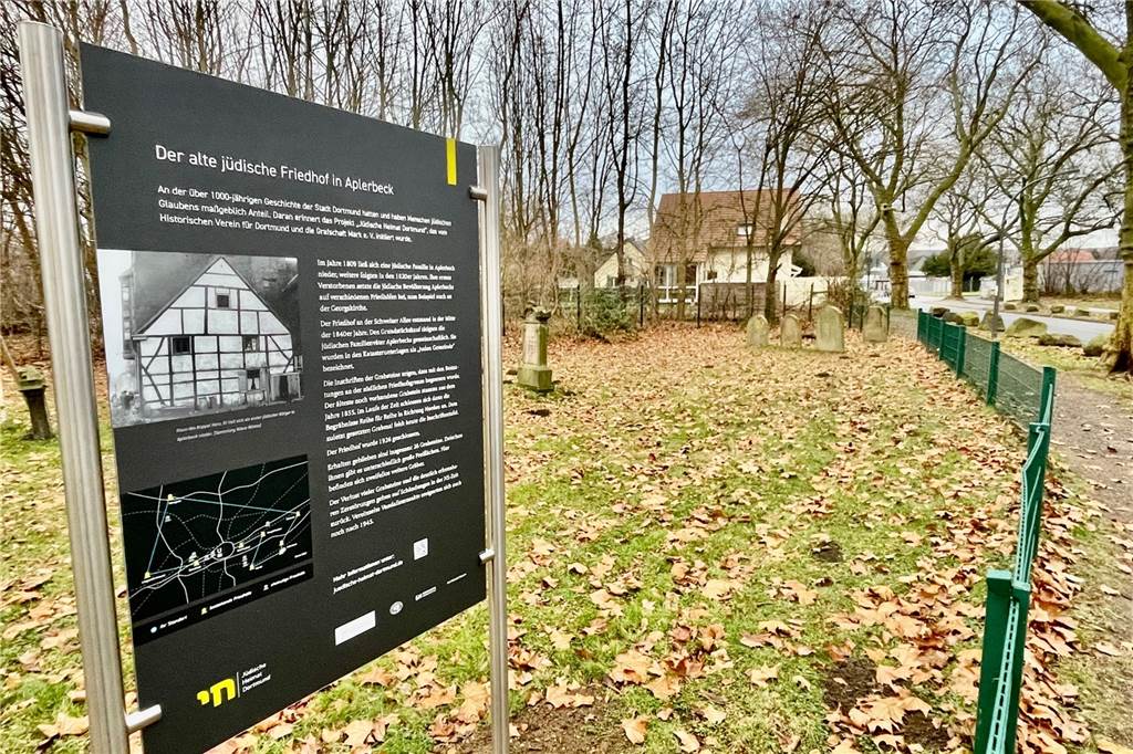 100 Jahre Schweizer Allee: Ein Stück Ruhrpott-Geschichte als Namensgeber Jüdischer Friedhof an der Schweizer Allee in Dortmund-Aplerbeck