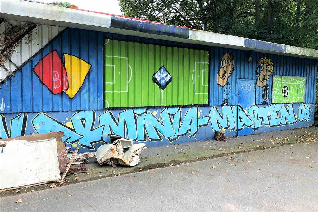 Fußballverein Arminia Marten hat große Pläne und hofft auf Geldsegen Der Jugendraum ist marode und nicht mehr zu retten. Der Verein wünscht sich einen Neubau.