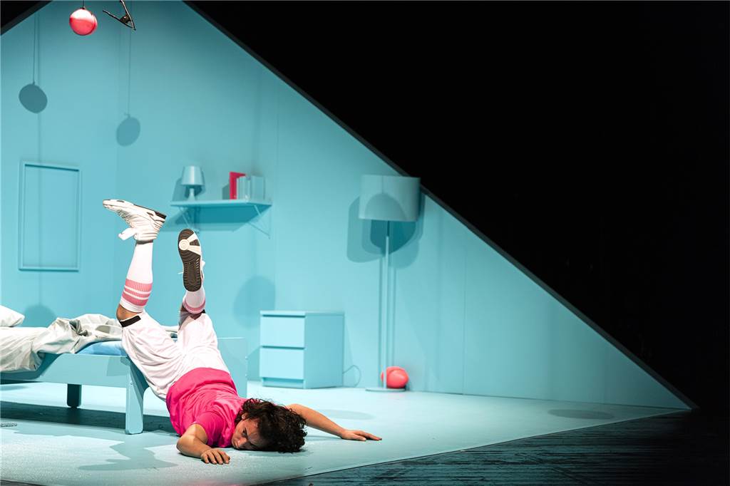 Märchen ganz modern: Diese Stücke für Kinder gibt es in den Theatern der Region Der junge Kajaani stellt sich die Frage: Wie muss ich sein? Er begibt sich auf fantastische Reisen, um sich selbst zu entdecken.