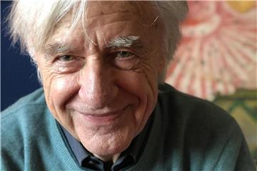 Der Kabarettist Emil Steinberger reißt auch mit 85 weiter seine Witze. Foto: Niccel Steinberger
