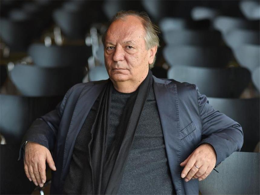Kabarettist Schmickler hätte gerne mehr positive Themen Der Kabarettist Wilfried Schmickler sucht keine Themen, sie finden ihn. Foto: Henning Kaiser