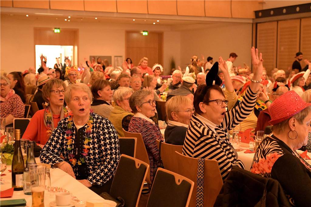 Der Kaffeeklatsch zum Karneval sorgte für gute Stimmung im Publikum.