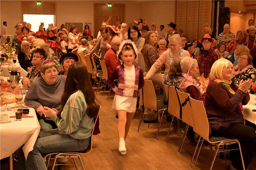 Der Kaffeeklatsch zum Karneval sorgte für gute Stimmung im Publikum.