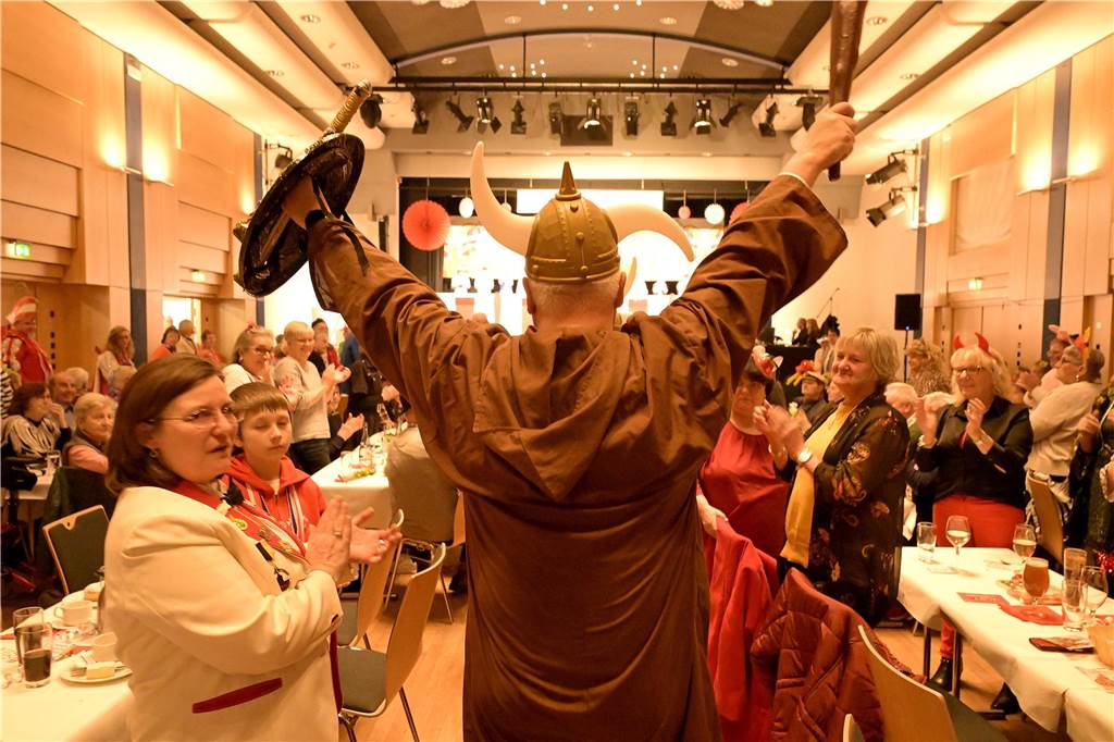 Der Kaffeeklatsch zum Karneval sorgte für gute Stimmung im Publikum.