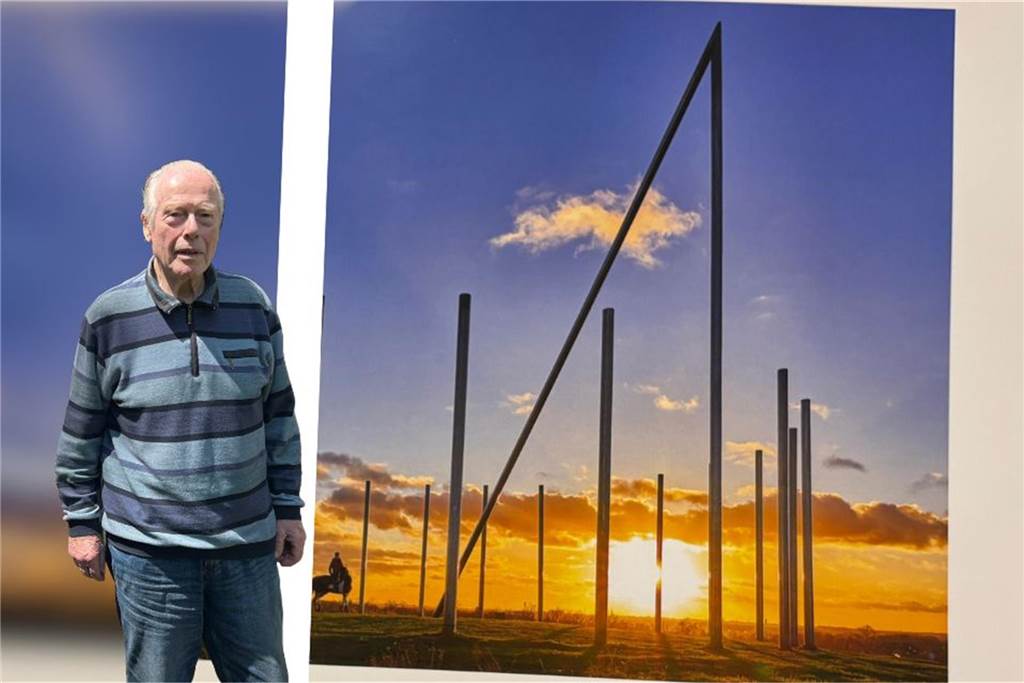 Bormann-Anwalt Jan Froehlich: „Unaufrichtig und gewollt herabsetzend“ Der Kalender Castrop-Rauxel 2025 zeigt die Sonnenuhr von Jan Bormann. Der Künstler hat eine Abmahnung ausgesprochen, da anfangs weder auf den Titel des Kunstwerks noch auf ihn als Urheber hingewiesen wurde. Die Aufnahme vom Sonnenuntergang auf Schwerin machte Peter Hoffmann.