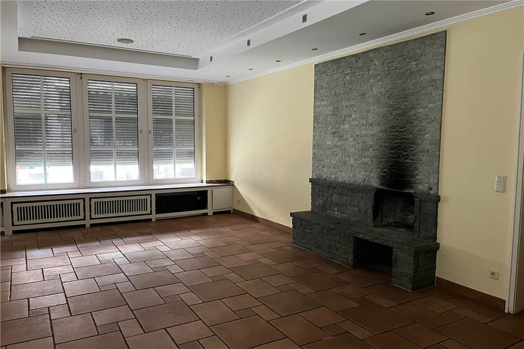 Abriss des Niewerther Hofes beginnt bald: Bilder aus der Ruine Der Kamin im "Niewerther Hof" in Raesfeld.