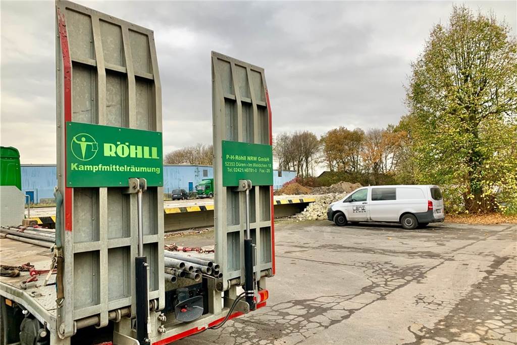 Riesiger Baumarkt mit Drive-in für Handwerker entsteht an der B1 Der Kampfmittelräumdienst überprüft die Fläche nach Blindgängern.