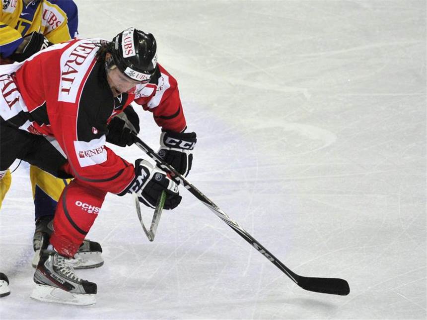 Krefeld Pinguine verpflichten Kanadier Perrault Der Kanadier Joel Perrault verstärkt die Krefeld Pinguine. Foto: Peter Schneider