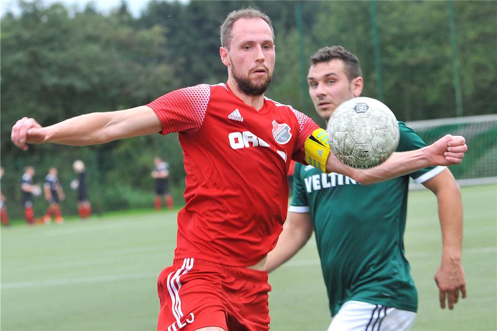 SC Berchum/Garenfeld klärt wichtige Personalie: Führungsspieler bleibt an Bord Der Kapitän bleibt an Bord: Christian Deuerling (li.) hat zugesagt, auch in der nächsten Saison für den SC Berchum/Garenfeld zu spielen.