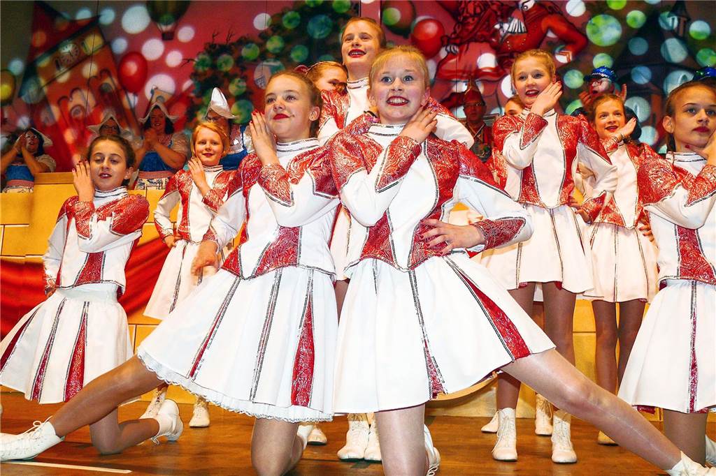 Mai-Meile, Grenzlandwettstreit und mehr: Das wird 2025 geboten Tanzmariechen beim Kappenball.