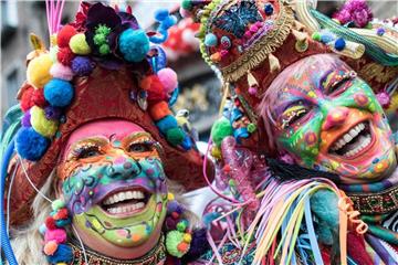 Der Karneval ist bunt und fröhlich. Foto: Federico Gambarini/Archiv