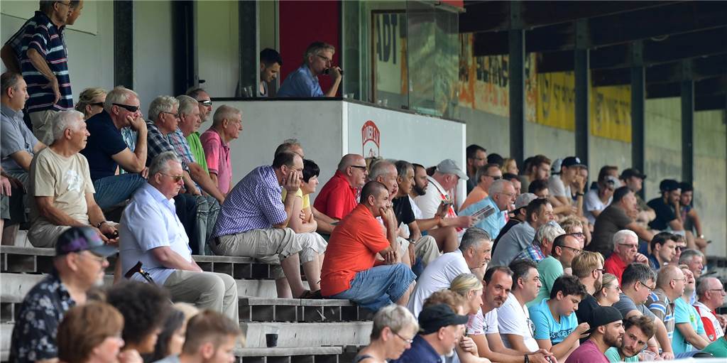 Nach Verzögerung: Ticketverkauf für Lüner SV gegen Borussia Dortmund gestartet Der Kartenverkauf für das Vorbereitungsspiel des Lüner SV gegen Borussia Dortmund nach anfänglicher Verzögerung begonnen.