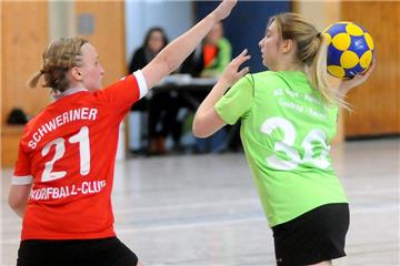 Der KC Grün-Weiß (grün) bleibt nach der Niederlage gegen den Schweriner KC am Tabellenende.
