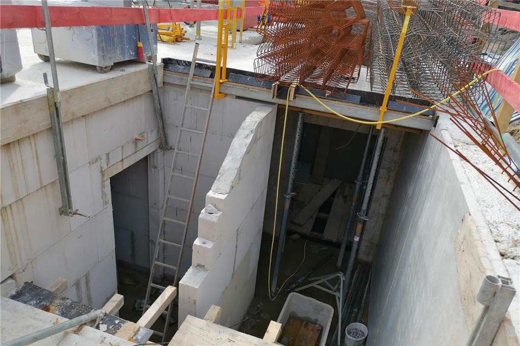 Grundsteinlegung halbes Jahr nach Baubeginn Der Keller des neuen Caritas-Seniorenzentrums in Bork ist fast fertig.