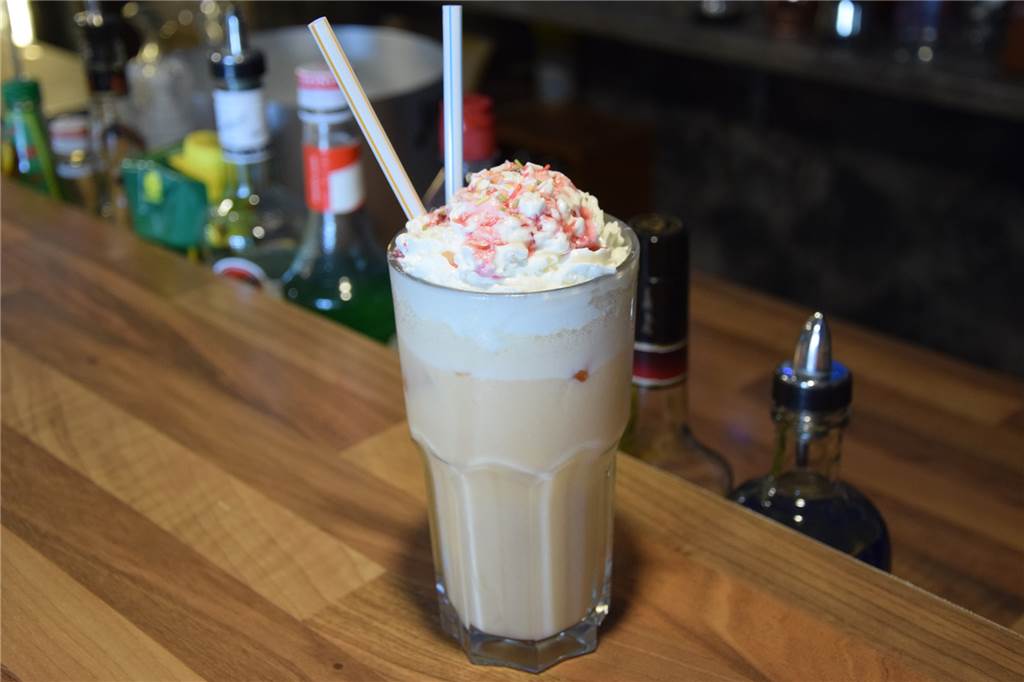 Vom Klassiker bis zum Geheimtipp: Die besten Cocktails zum Selbstmixen "Der Kelp" ist ein alkoholfreier Cocktail, den Niko Milis kreiert hat, während er Corona-bedingt seinen Saloon nicht öffnen durfte.
