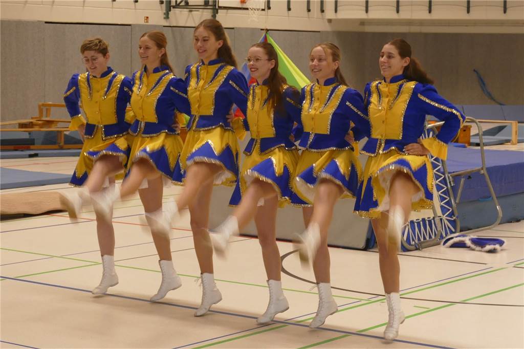 Viele Bilder vom Kindersportlerball: 550 Zuschauer feiern Luca II. und Lea I. in Vreden Der Kinder-Sportlerball in der Vredener Rundsporthalle ist bei dem großen und kleinen Publikum gigantisch gut an: Das Kinderprinzenpaar Luca II. und Lea I. begrüßte rund 550 Gäste in der restlos ausverkauften Vredener Rundsporthalle.