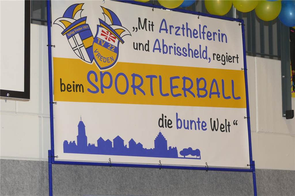 Viele Bilder vom Kindersportlerball: 550 Zuschauer feiern Luca II. und Lea I. in Vreden Der Kinder-Sportlerball in der Vredener Rundsporthalle ist bei dem großen und kleinen Publikum gigantisch gut an: Das Kinderprinzenpaar Luca II. und Lea I. begrüßte rund 550 Gäste in der restlos ausverkauften Vredener Rundsporthalle.
