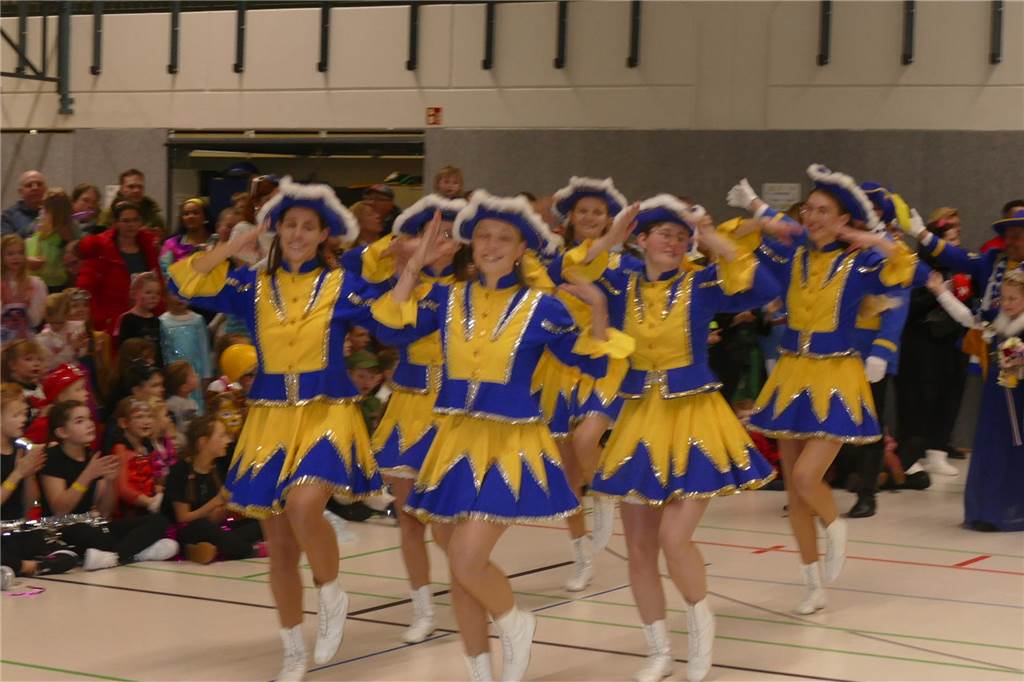 Viele Bilder vom Kindersportlerball: 550 Zuschauer feiern Luca II. und Lea I. in Vreden Der Kinder-Sportlerball in der Vredener Rundsporthalle ist bei dem großen und kleinen Publikum gigantisch gut an: Das Kinderprinzenpaar Luca II. und Lea I. begrüßte rund 550 Gäste in der restlos ausverkauften Vredener Rundsporthalle.