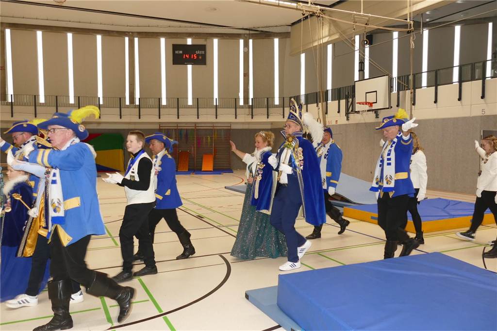 Viele Bilder vom Kindersportlerball: 550 Zuschauer feiern Luca II. und Lea I. in Vreden Der Kinder-Sportlerball in der Vredener Rundsporthalle ist bei dem großen und kleinen Publikum gigantisch gut an: Das Kinderprinzenpaar Luca II. und Lea I. begrüßte rund 550 Gäste in der restlos ausverkauften Vredener Rundsporthalle.