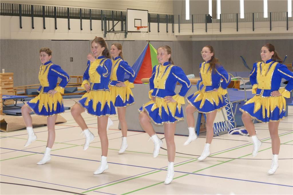 Viele Bilder vom Kindersportlerball: 550 Zuschauer feiern Luca II. und Lea I. in Vreden Der Kinder-Sportlerball in der Vredener Rundsporthalle ist bei dem großen und kleinen Publikum gigantisch gut an: Das Kinderprinzenpaar Luca II. und Lea I. begrüßte rund 550 Gäste in der restlos ausverkauften Vredener Rundsporthalle.