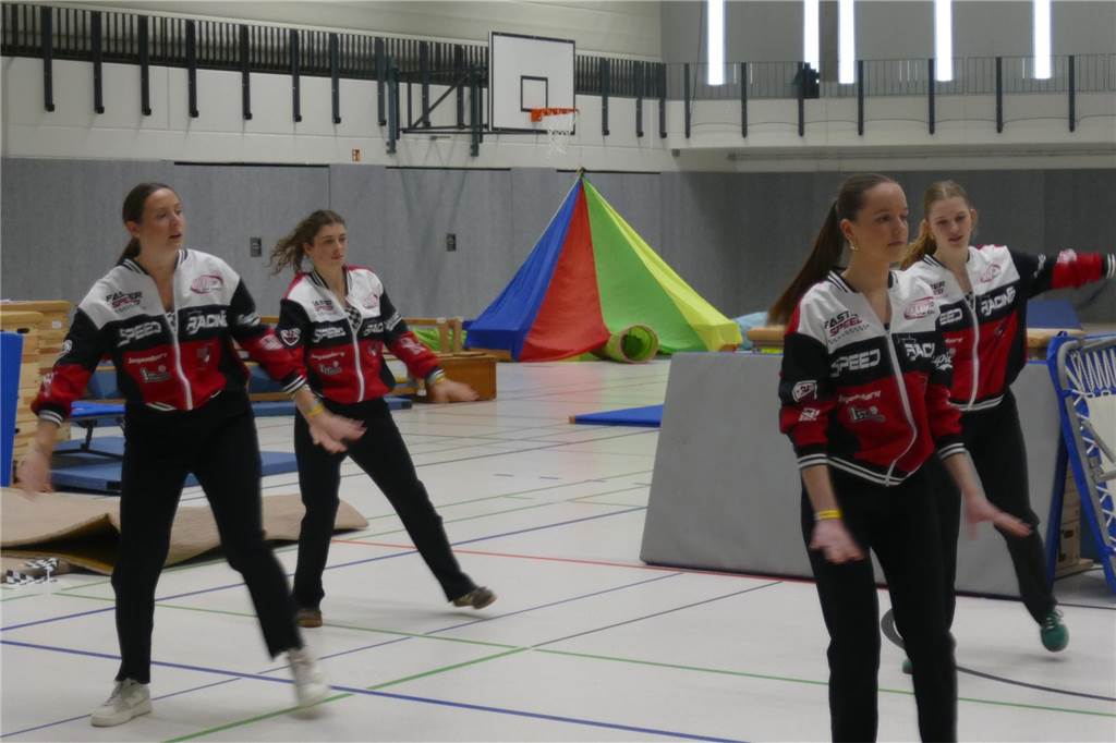 Viele Bilder vom Kindersportlerball: 550 Zuschauer feiern Luca II. und Lea I. in Vreden Der Kinder-Sportlerball in der Vredener Rundsporthalle ist bei dem großen und kleinen Publikum gigantisch gut an: Das Kinderprinzenpaar Luca II. und Lea I. begrüßte rund 550 Gäste in der restlos ausverkauften Vredener Rundsporthalle.