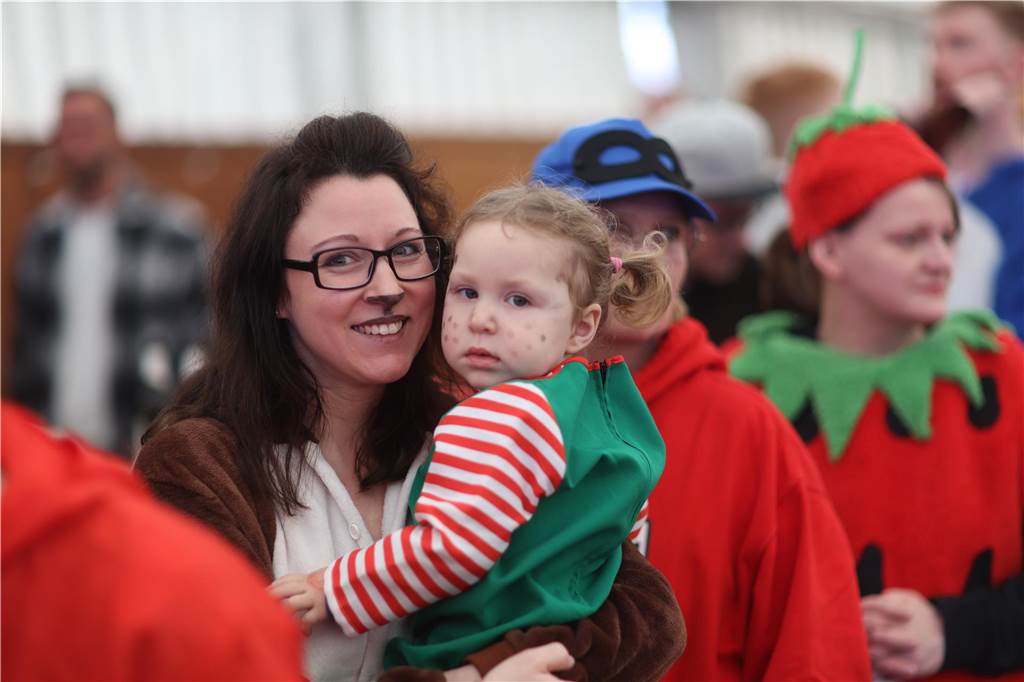 Der Kinderkarneval im festzelt in Selm versammelte fröhliche Kinder und ihre Eltern im närrischen Vergnügen.