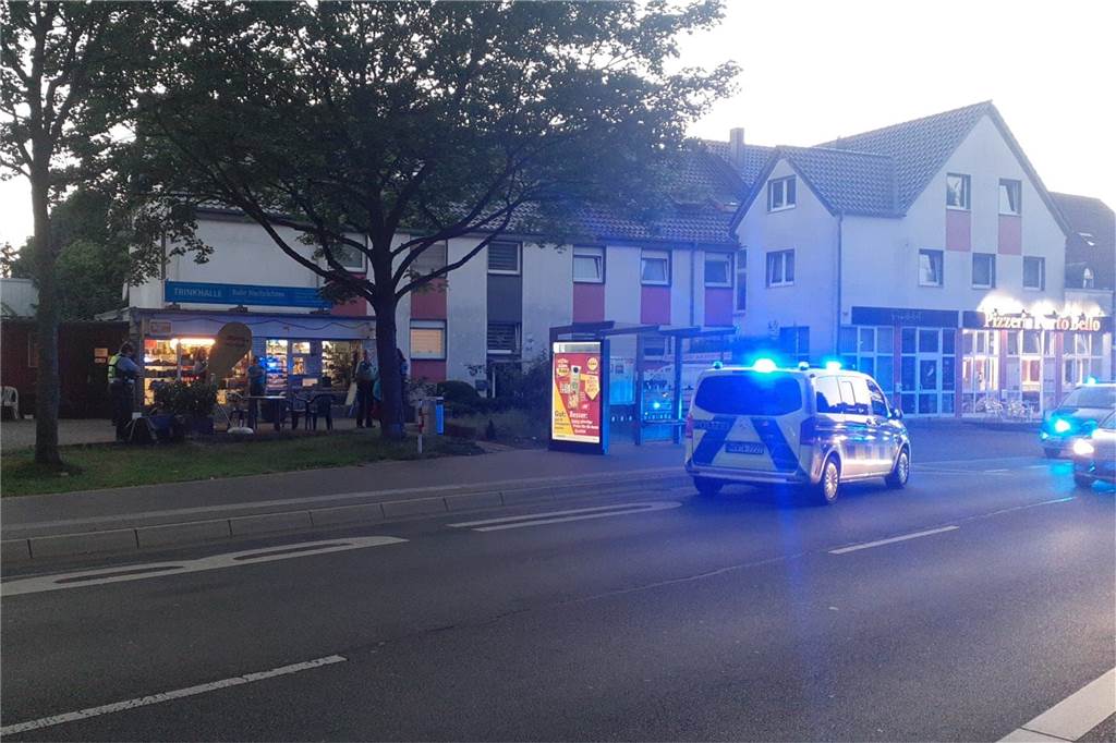 Mann mit Pistole überfällt seinen Kiosk: Tahir Gültutan (40) steht unter Schock Der Kiosk in Aplerbeck ist am Dienstagabend überfallen worden. Bei der anschließenden Fahndung setzte die Polizei neben zahlreichen Streifenwagen auch einen Hubschrauber ein.
