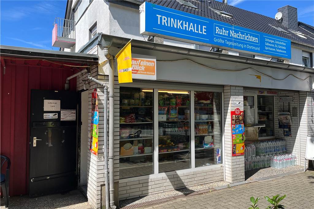 Mann mit Pistole überfällt seinen Kiosk: Tahir Gültutan (40) steht unter Schock Der Kiosk von Tahir Gültutan an der Aplerbecker Straße ist gut besucht - auch ein Tag nach dem Raubüberfall.