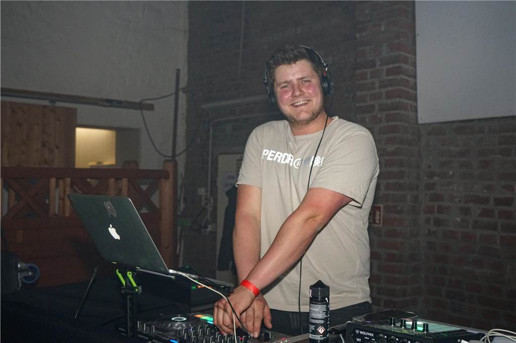 Hier tanzen Jung und Alt in Bottrop und Kirchhellen in den Mai DJ Mike Fuchs