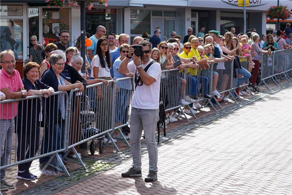 Digital Foto Schmieding schließt: Fotograf Christian Schmieding bleibt Der Kirchhellener „Dorf-Fotograf“ Christian Schmieding wird auch künftig auf den Festen anzutreffen sein und seiner fotografischen Tätigkeit nachgehen.