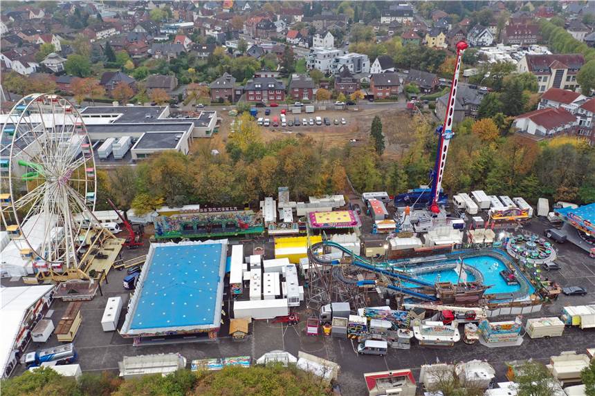 Kompromiss in Sachen Sim-Jü gefunden - und es gibt ein Extra Der Kirmesplatz am Hagen (hier ein Drohnenfoto aus dem Jahre 2018) soll Gelände für eine „Mini-Sim-Jü“ sein.