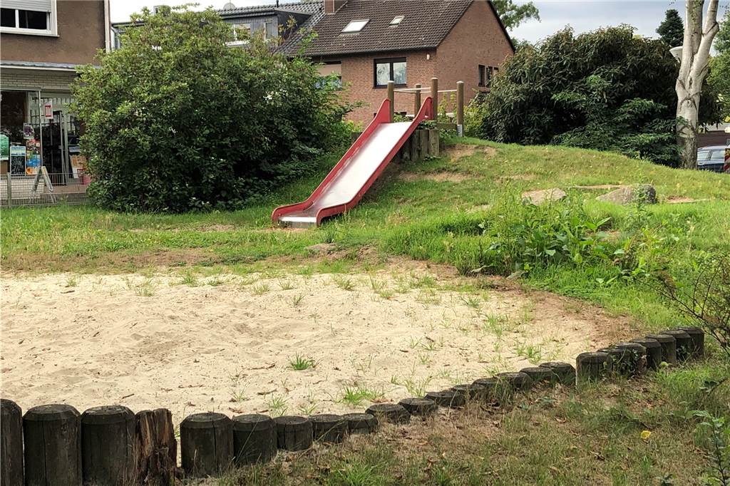 Auf dem Naturlehrpfad Alte Körne lernen Spaziergänger den Wald kennen Der kleine Spielplatz Lange Wiese bietet wahrscheinlich zumindest ein wenig Platz zum Toben.