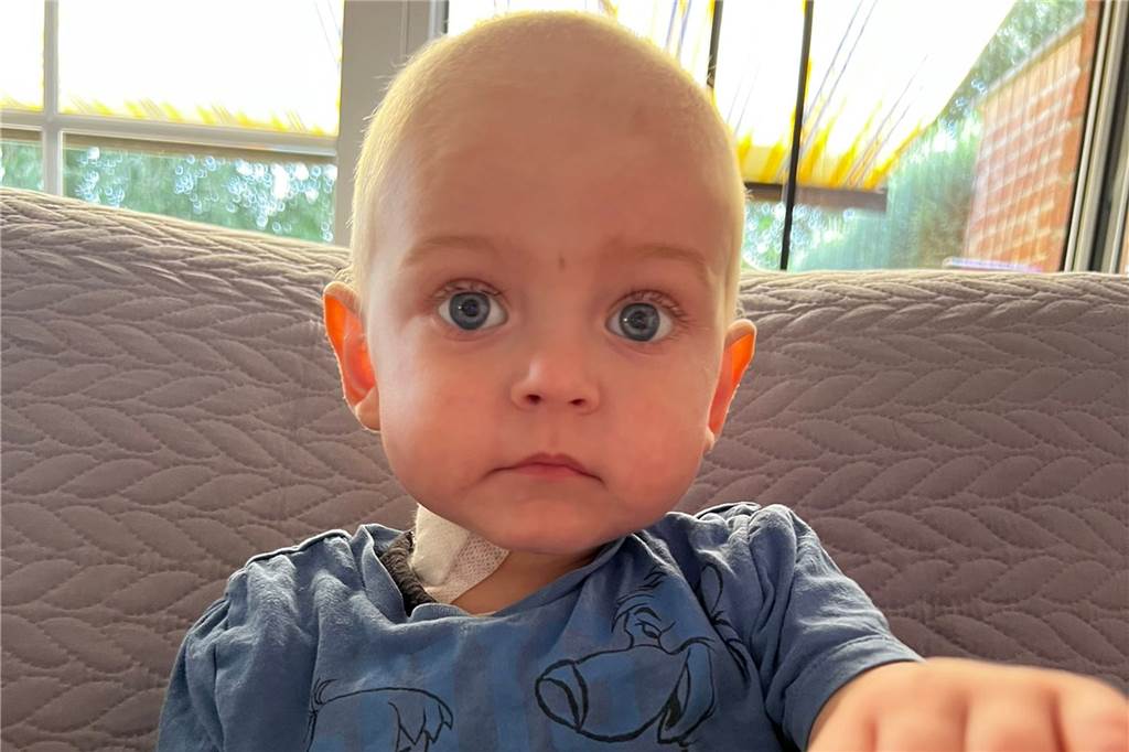 Klein-Theo (2) aus Lünen ist wieder zuhause: Chemotherapie läuft ambulant Der kleine Theo ist seit Dienstag wieder zuhause in Lünen. Und muss sich nach zwei Monaten erstmal wieder an die Umgebung daheim gewöhnen.