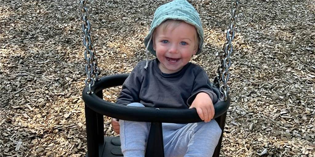 Der kleine Theo vor seiner Erkrankung - mittlerweile geht es dem Zweijährigen zum Glück von Tag zu Tag besser.