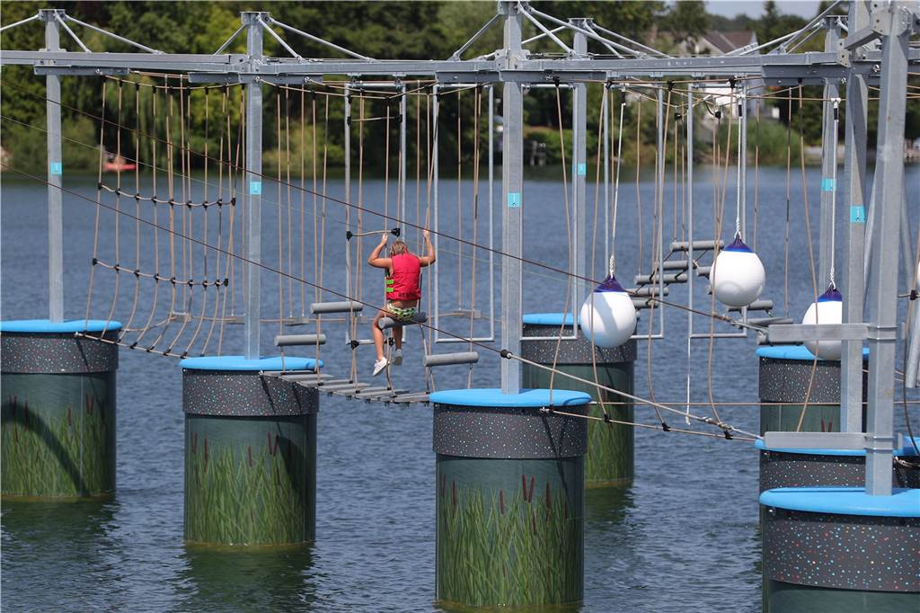 Top-Bewertungen als Hilfestellung auf Tripadvsor in Lünen und Selm Der Kletterpark "Aqua Climb" schwimmt auf dem Ternscher See in Selm.