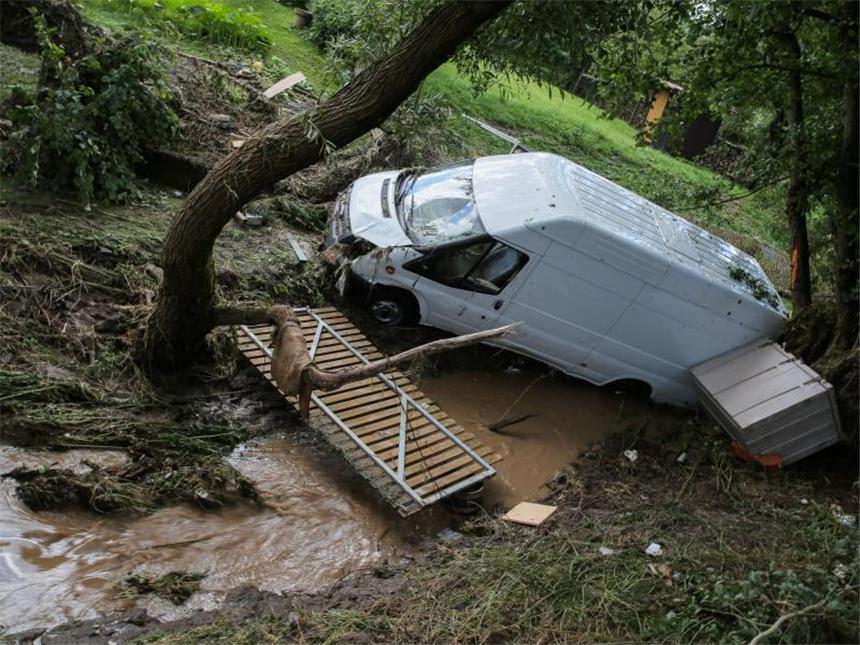 Klimawandel kostet bis zu 500 Milliarden Dollar pro Jahr Der Klimawandel gleicht auch finanziell einer gigantischen Herausforderung. Foto: Frank Rumpenhorst/Archiv