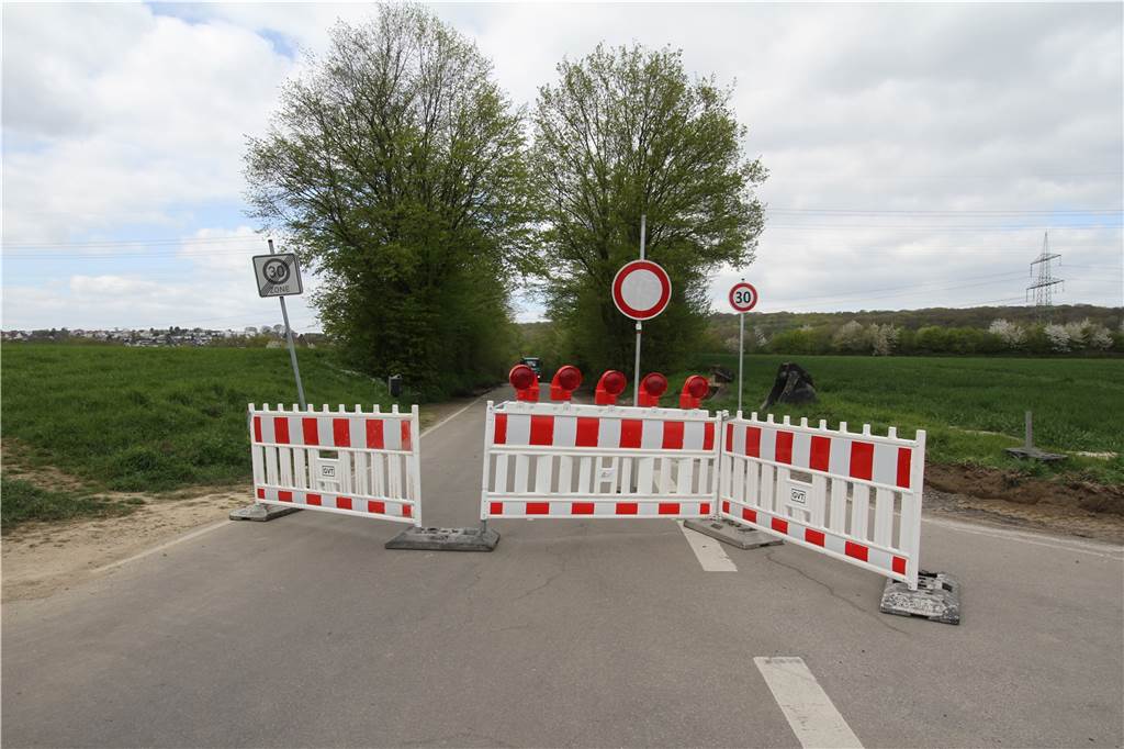 B236-Ausbau ist gestartet: Gesperrte Straßen und die ersten Staus Der Klusenweg und damit die Zufahrt zur Katholischen Akademie ist für 14 Tage gesperrt. Die Einrichtung ist nur noch über die Bergstraße erreichbar.