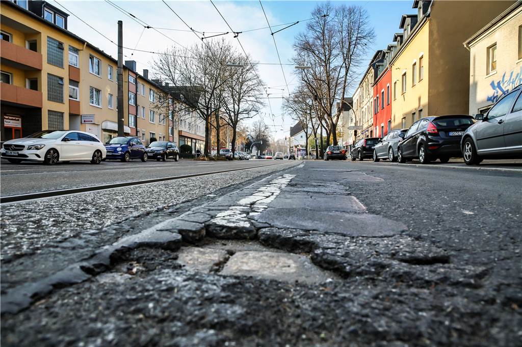 Körne: Kein Ort für Radler, aber einer mit guter Versorgung Der Körner Hellweg gleicht an vielen Stellen einer Buckelpiste. Vor 2024 wird sich an diesem Zustand voraussichtlich nichts ändern.