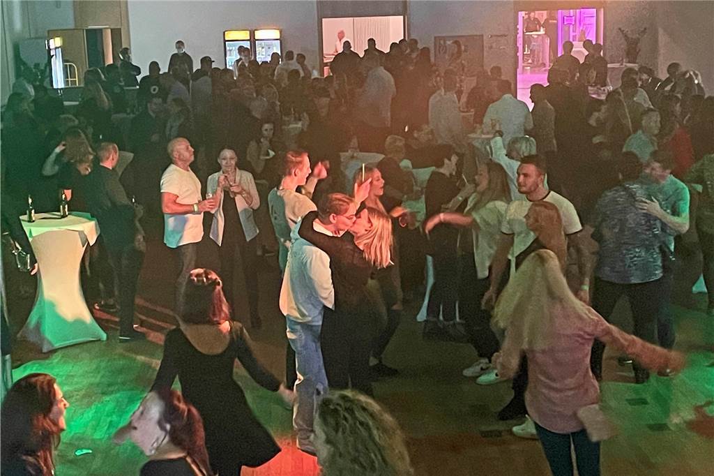 Sim-Jü: Party im Kolpingsaal so gut wie ausverkauft - es gibt noch Hoffnung Blick in den Kolpingsaal