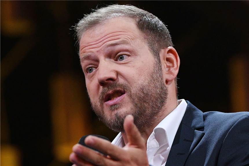 Mario Barth wird aus Zug geworfen – Diskussion über Maskenpflicht Der Komiker Mario Barth ist eines Zuges verwiesen worden.