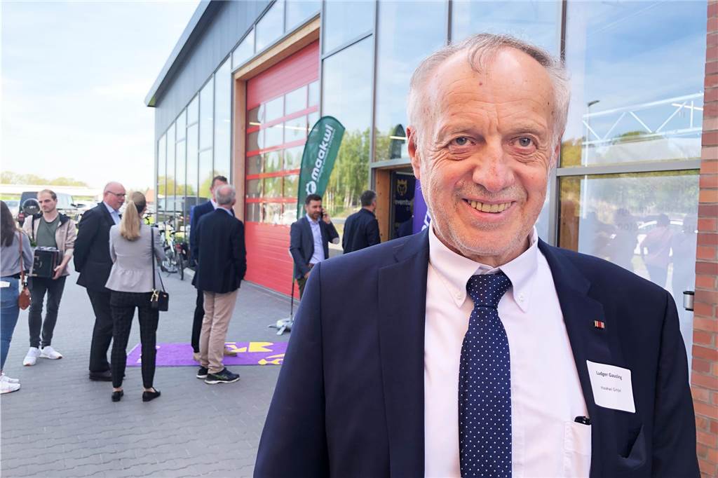 Macherzentrum: Bären-Start-Up schreibt erste Erfolgsgeschichte im Maakwi Unternehmer Ludger Gausling vor dem Macherzentrum Maakwi
