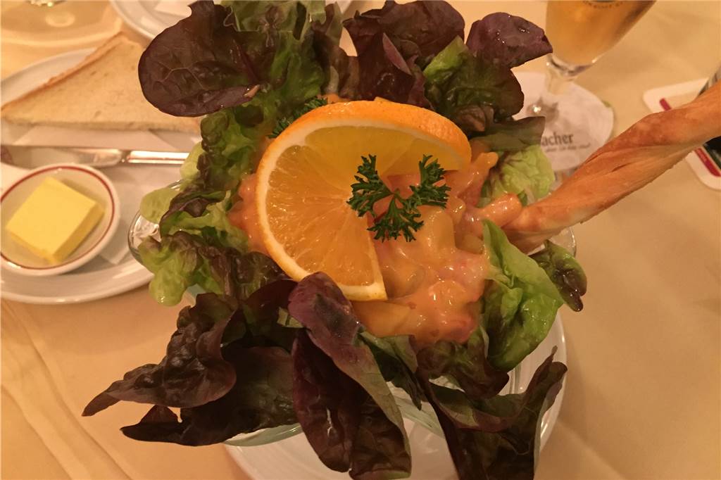 Zum Steverstrand in Olfen: Gemütliche Atmosphäre und tolle Fleischgerichte Der Krabbencocktail konnte mich nicht überzeugen. Sauce und Krabben fehlte ein klarer Geschmack.