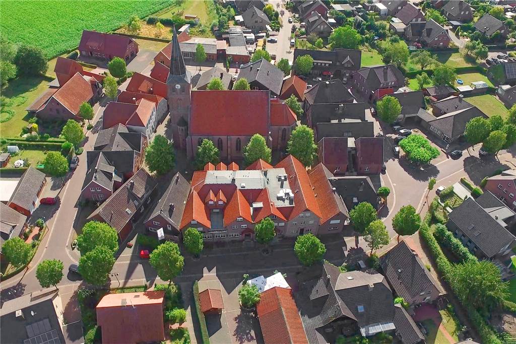 Christoph Winkelhorst will Baulücke am Kring schließen – doch er darf nicht Der Kring auf einer älteren Luftaufnahme. Links unten ist das inzwischen abgerissene Gebäude zu sehen.