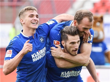 Der KSC besiegte Hannover 96 mit 2:0. Foto: Uli Deck