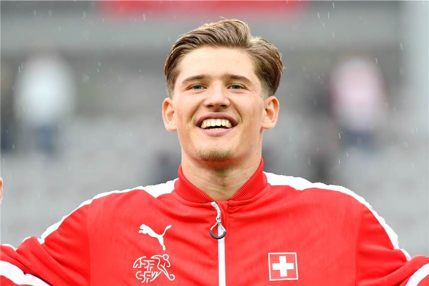 Gut für Kobel, schlecht für BVB: Neuzugang rückt in EM-Kader nach Der künftige BVB-Torhüter Gregor Kobel reist ins Schweizer EM-Quartier nach.