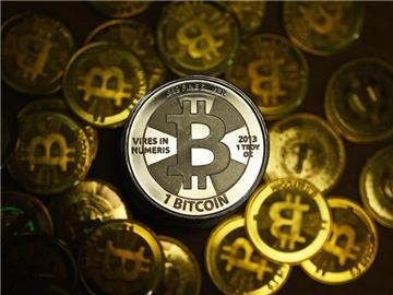 Der Kurs der Digitalwährung Bitcoin hat sich nach dem Einbruch weider gefangen. Foto: Jens Kalaene